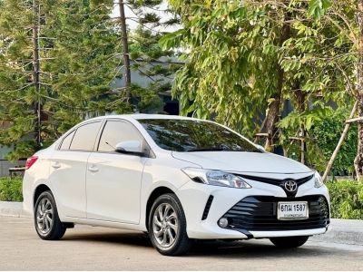 Toyota Vios 1.5 E ปี 2017 ดูแลดีประวัติศูนย์ครบ สีเดิมบาง